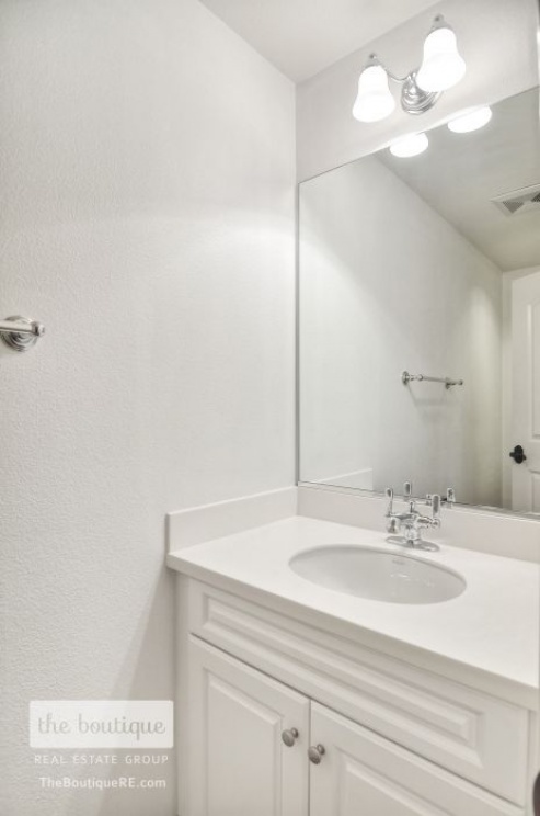 780 East Valencia Street , Anaheim CA: 