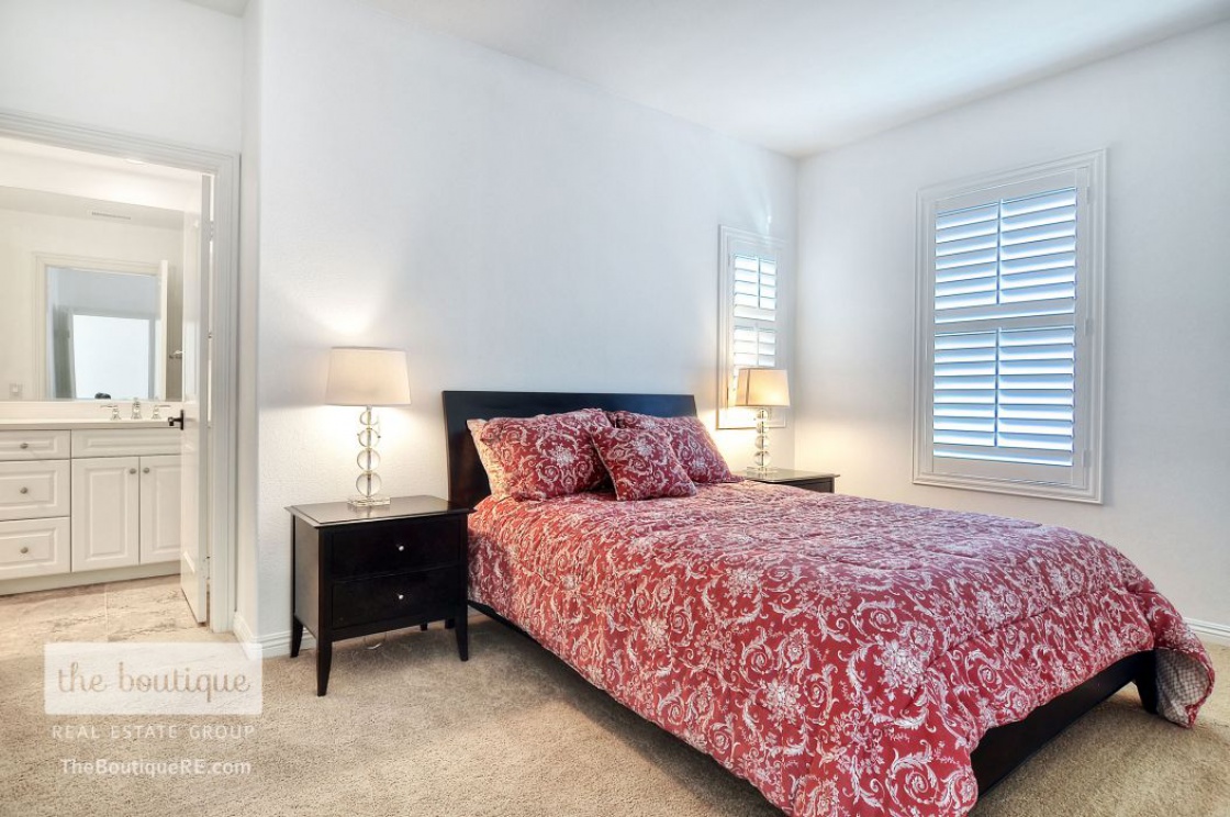 780 East Valencia Street , Anaheim CA: 