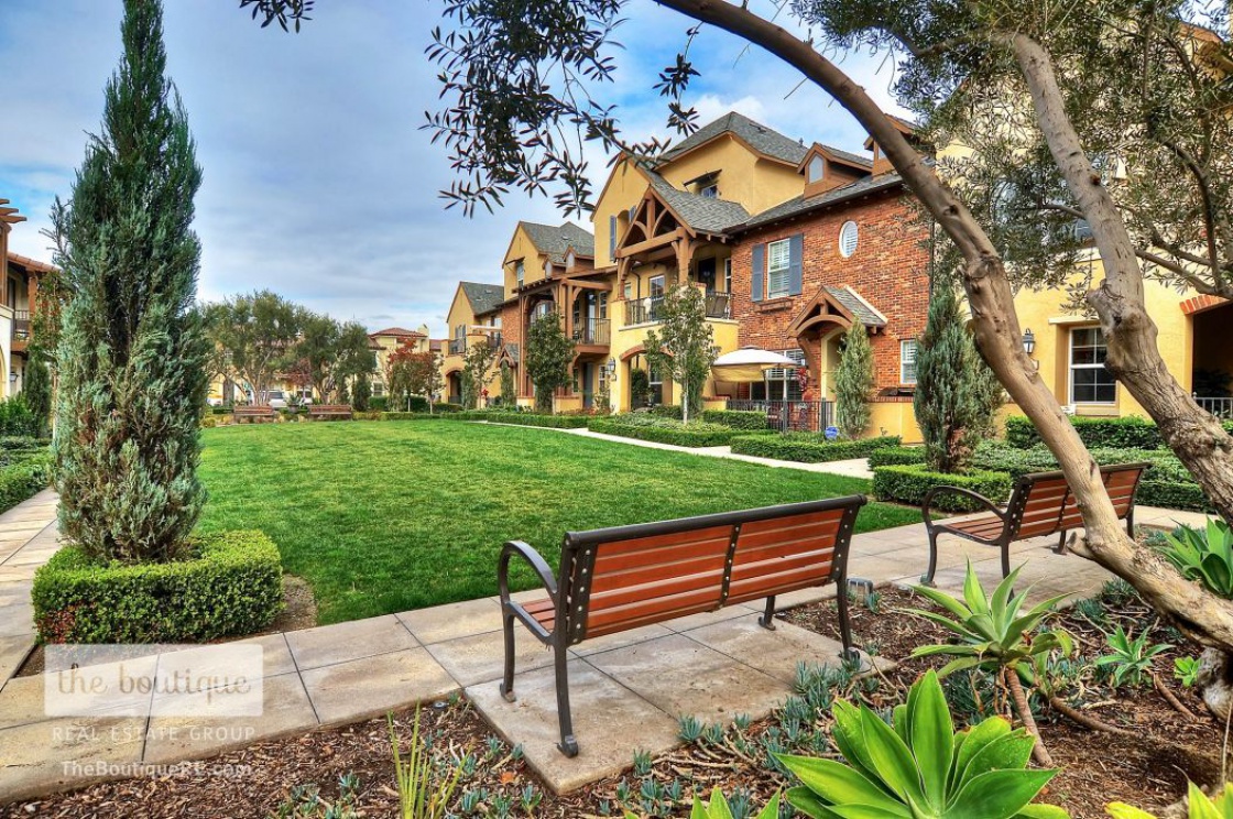 780 East Valencia Street , Anaheim CA: 