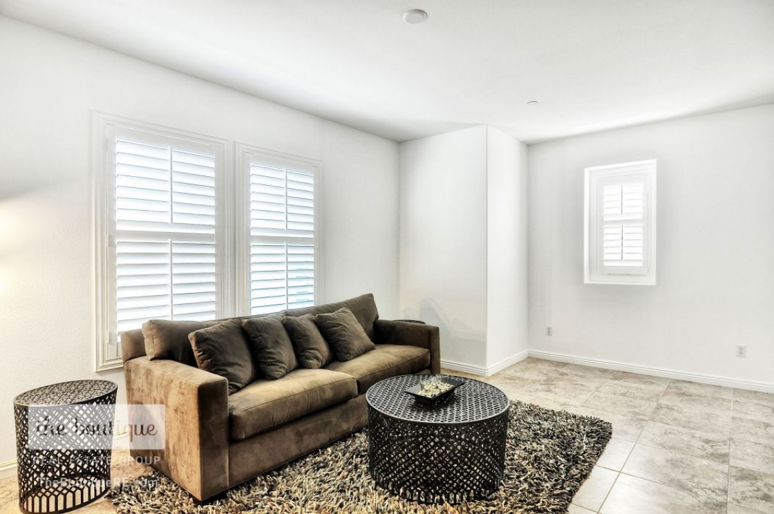 780 East Valencia Street , Anaheim CA: 