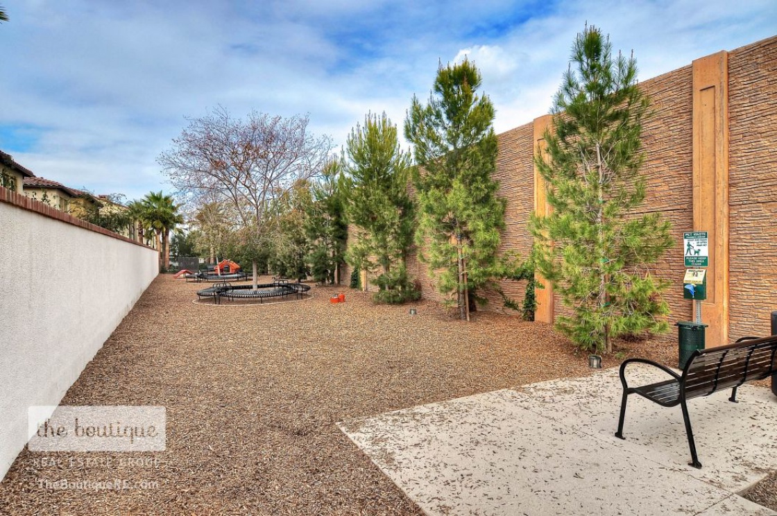 780 East Valencia Street , Anaheim CA: 