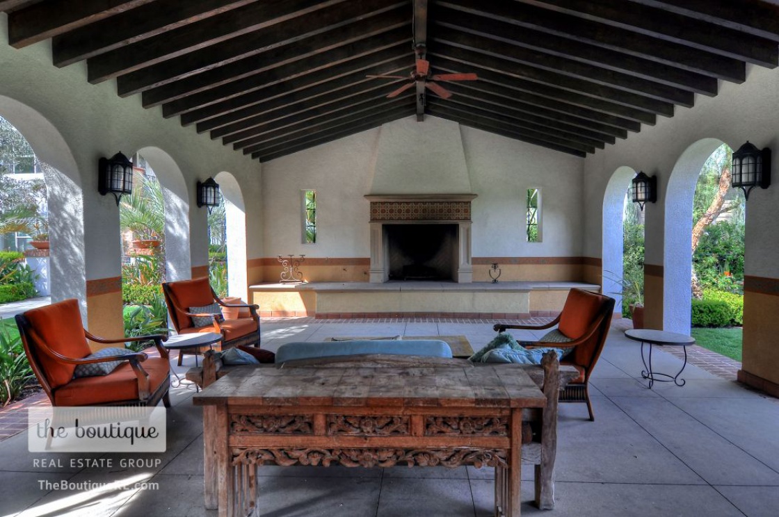 780 East Valencia Street , Anaheim CA: 