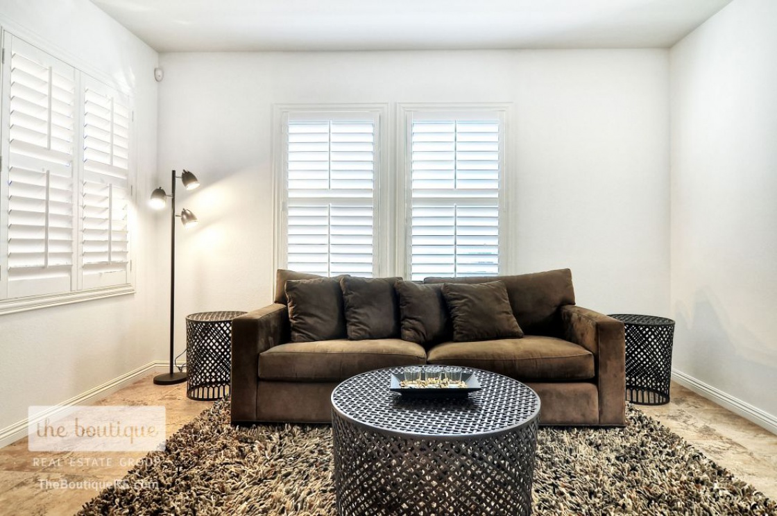 780 East Valencia Street , Anaheim CA: 