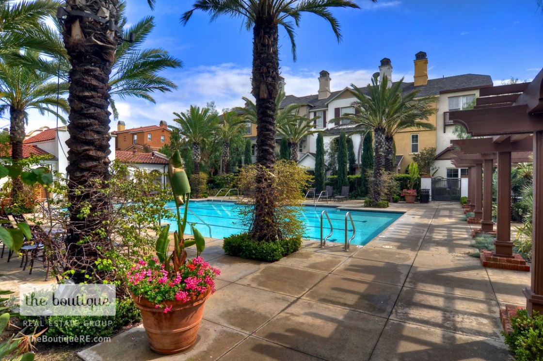 780 East Valencia Street , Anaheim CA: 