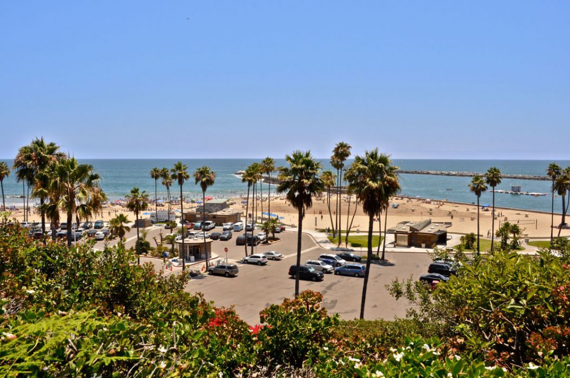 3700 5th Avenue , Corona del Mar CA: 