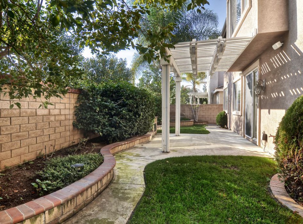 809 Spirit , Costa Mesa CA: 