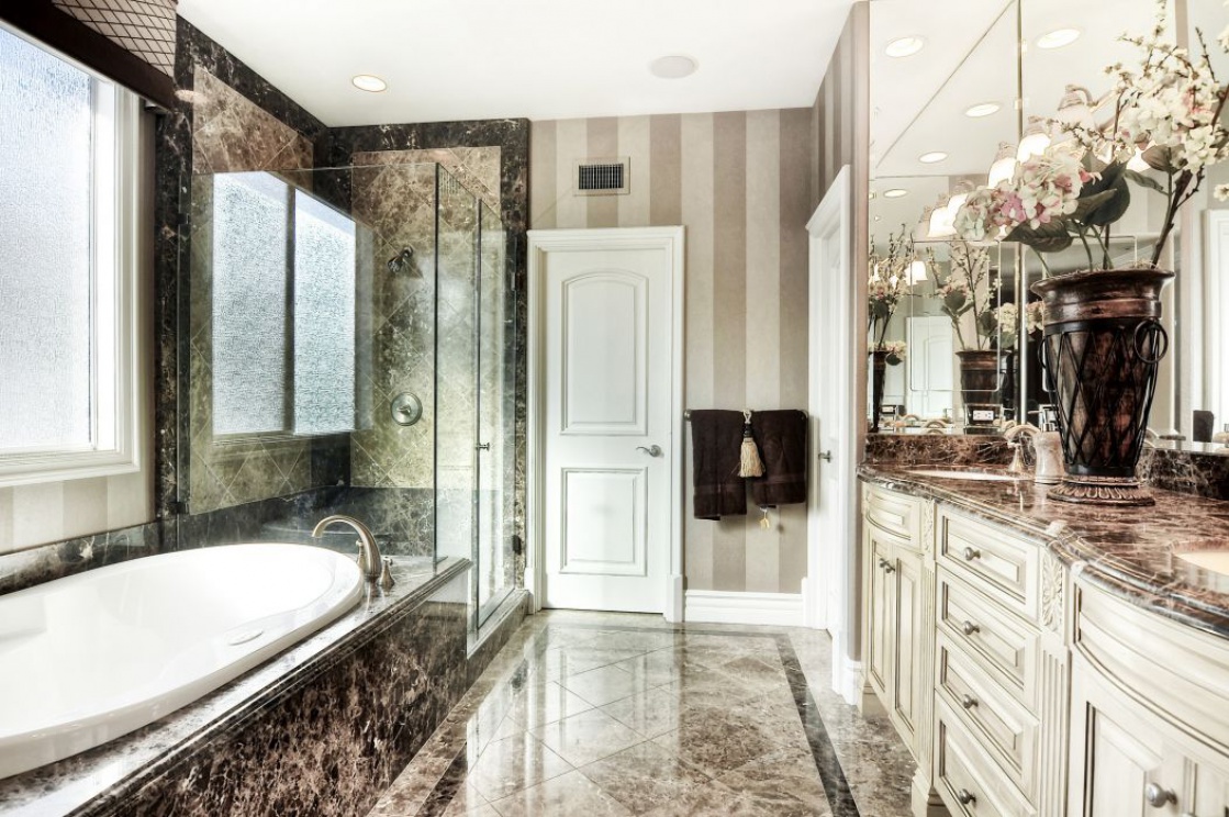 809 Spirit , Costa Mesa CA: 