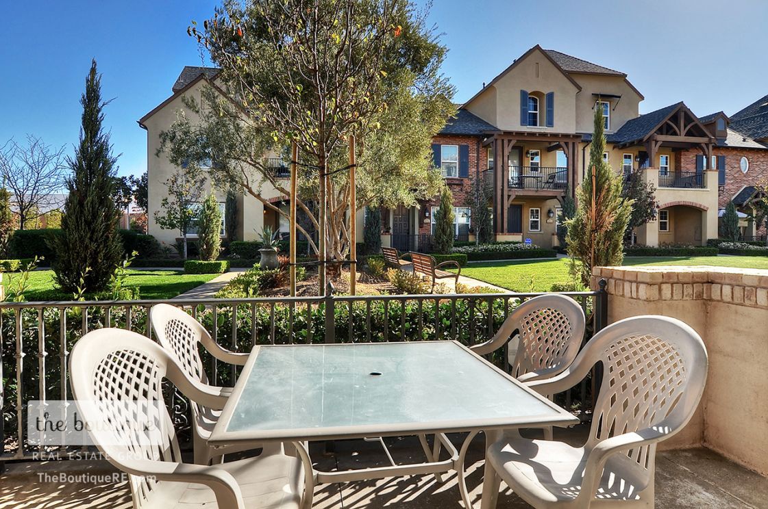 658 East Valencia Street , Anaheim CA: 