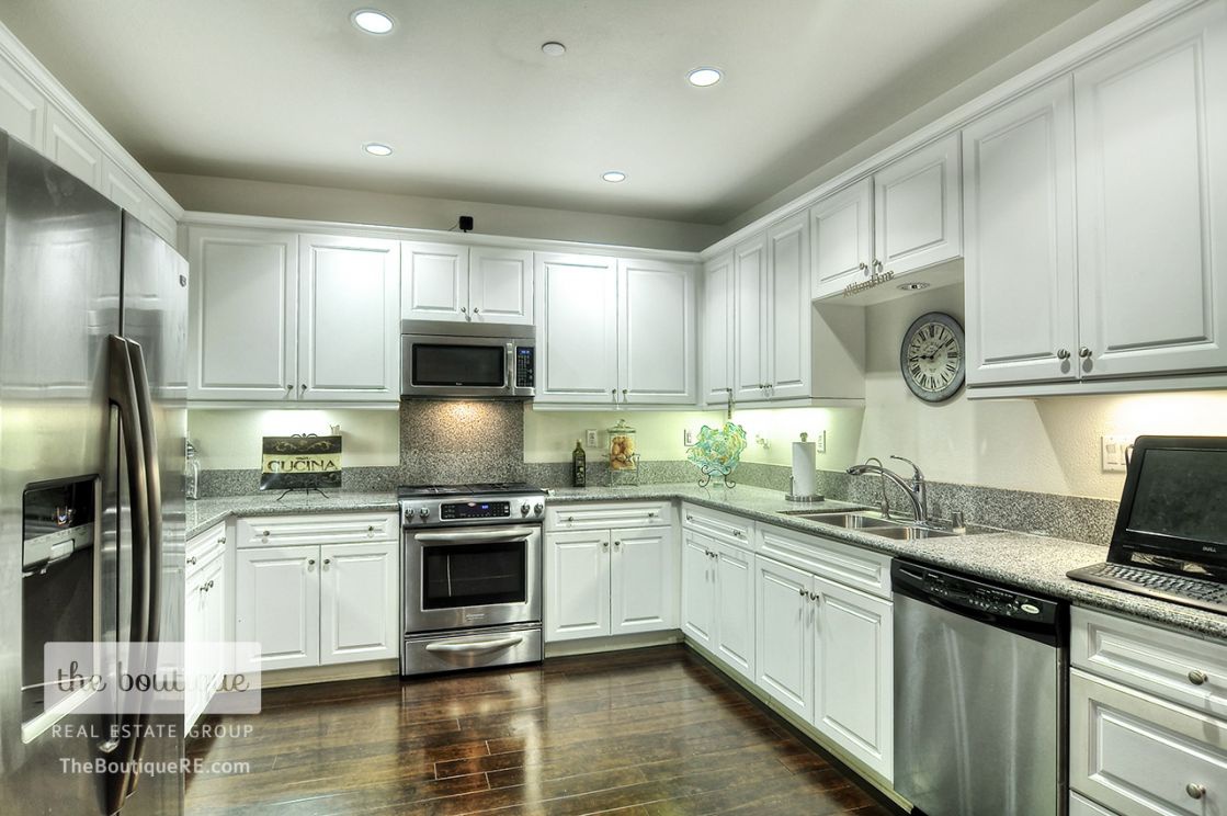 658 East Valencia Street , Anaheim CA: 