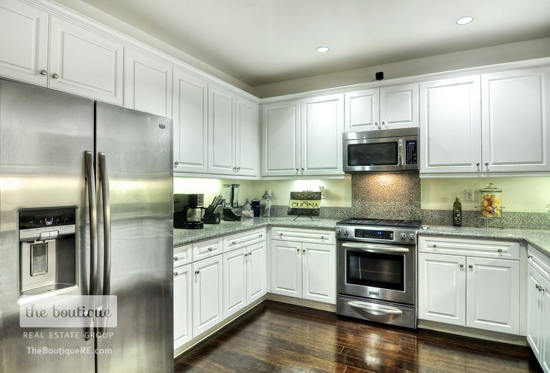 658 East Valencia Street , Anaheim CA: 