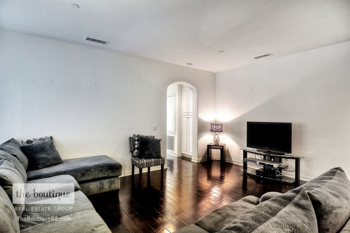 658 East Valencia Street , Anaheim CA: 