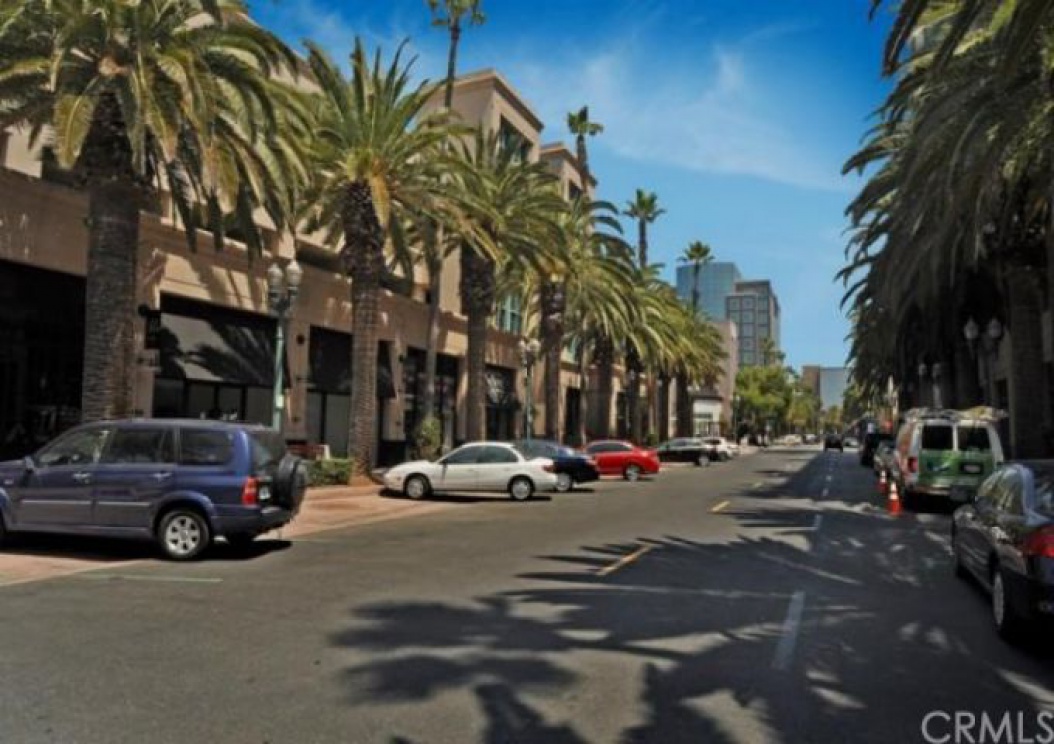 435 West Center Street Promenade, Anaheim CA: 