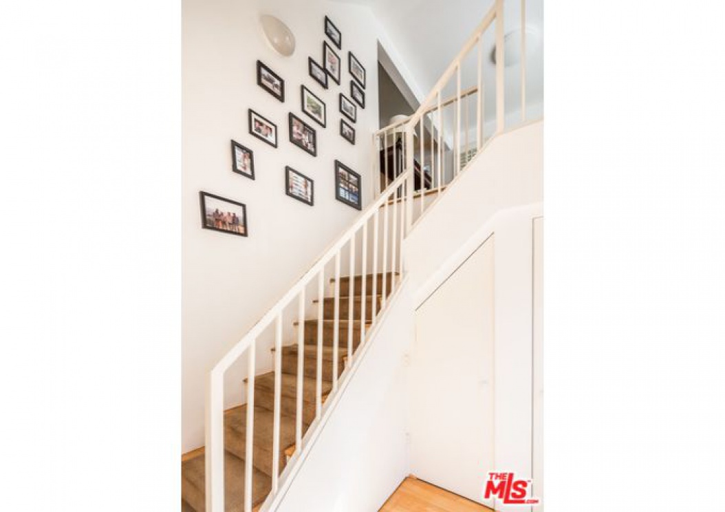 9831 EASTON Drive , Beverly Hills CA: 