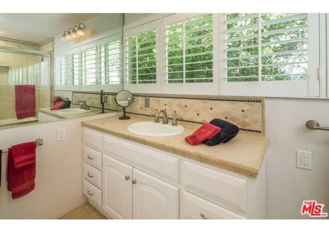 9831 EASTON Drive , Beverly Hills CA: 