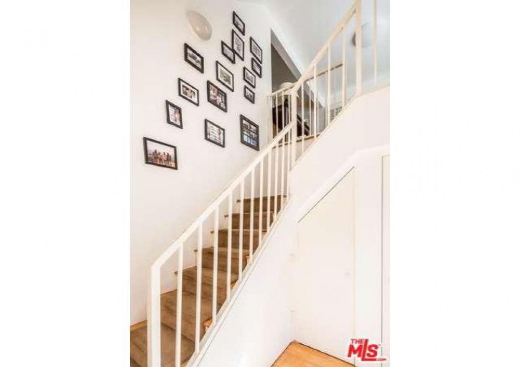 9831 EASTON Drive , Beverly Hills CA: 