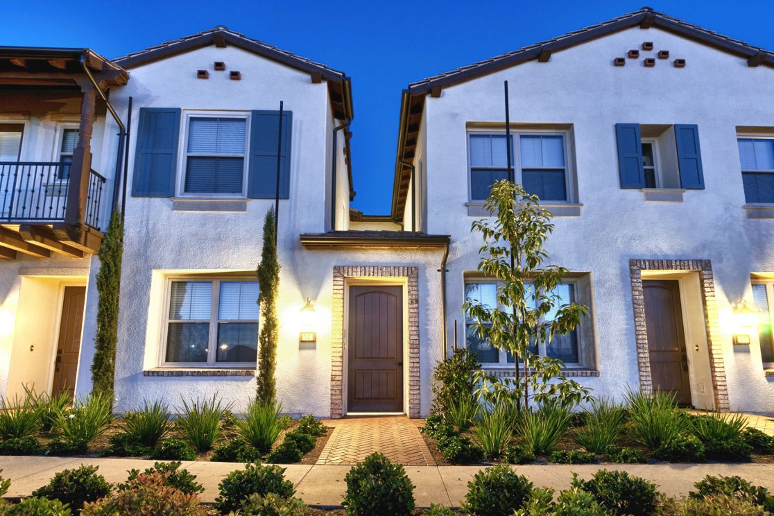 52 Ovation , Irvine CA: 