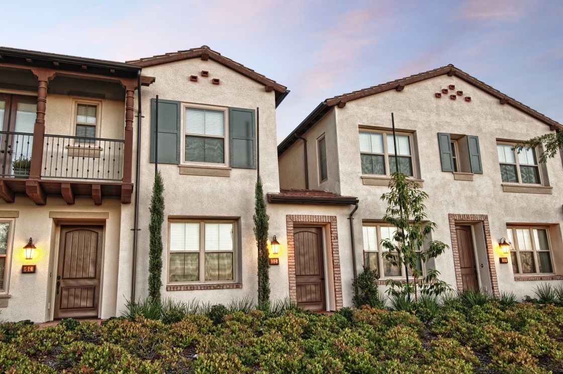 52 Ovation , Irvine CA: 