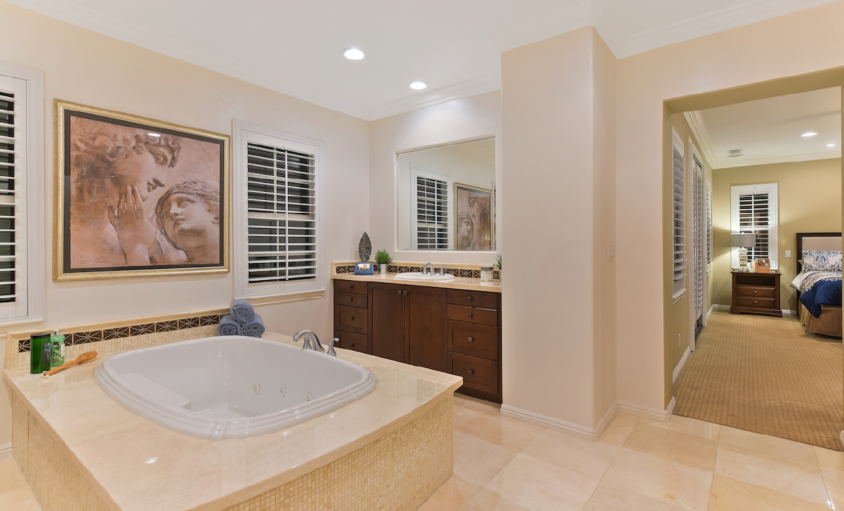 18650 Oaklawn Ln, Yorba Linda CA: