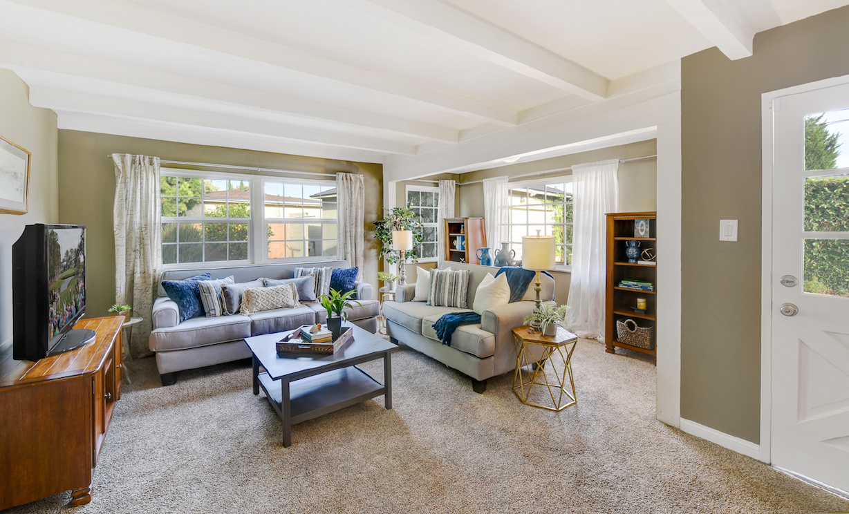 2288 Stearnlee Avenue, Long Beach CA: