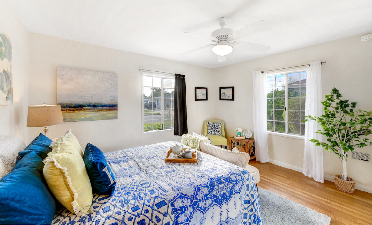 2288 Stearnlee Avenue, Long Beach CA: