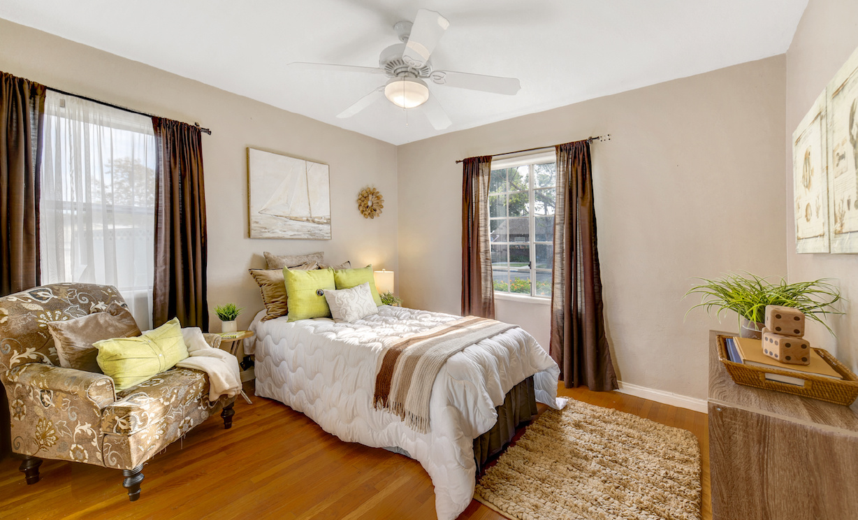 2288 Stearnlee Avenue, Long Beach CA: