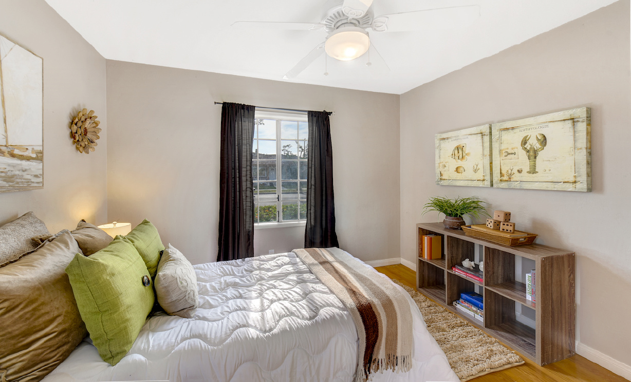 2288 Stearnlee Avenue, Long Beach CA: