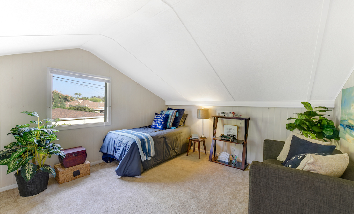 2288 Stearnlee Avenue, Long Beach CA: