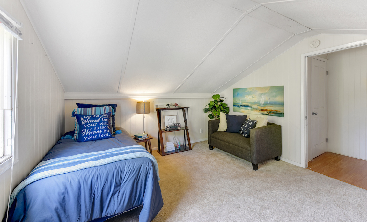 2288 Stearnlee Avenue, Long Beach CA: