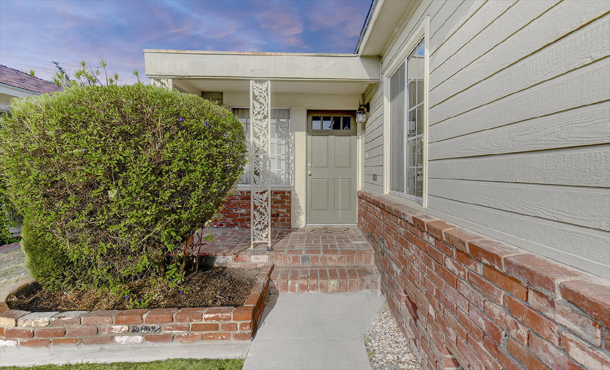 2288 Stearnlee Avenue, Long Beach CA: