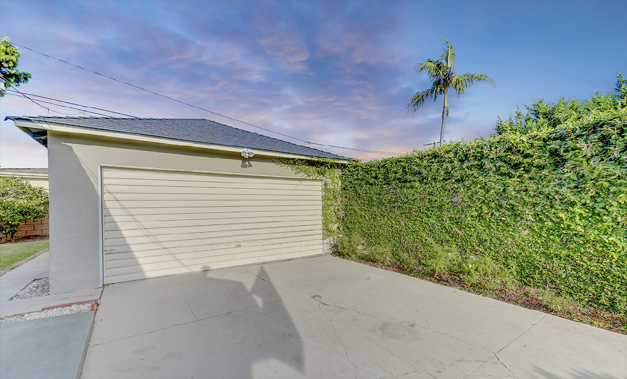 2288 Stearnlee Avenue, Long Beach CA: