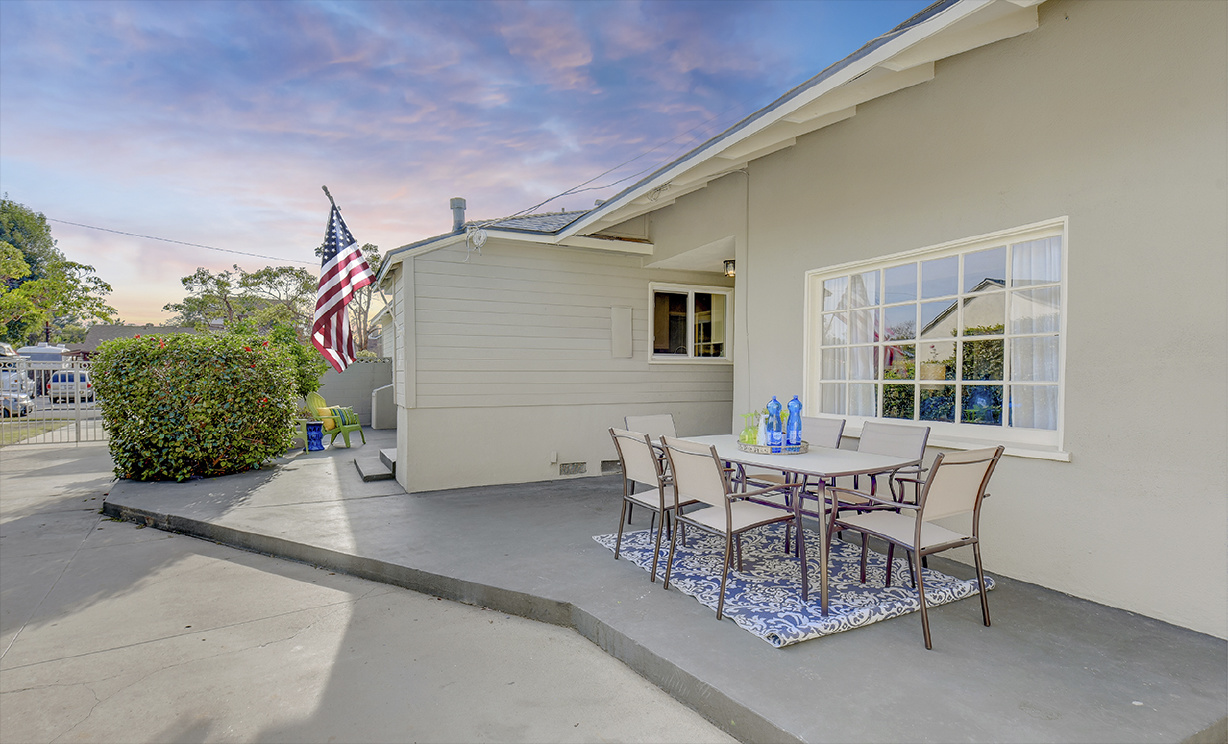 2288 Stearnlee Avenue, Long Beach CA: