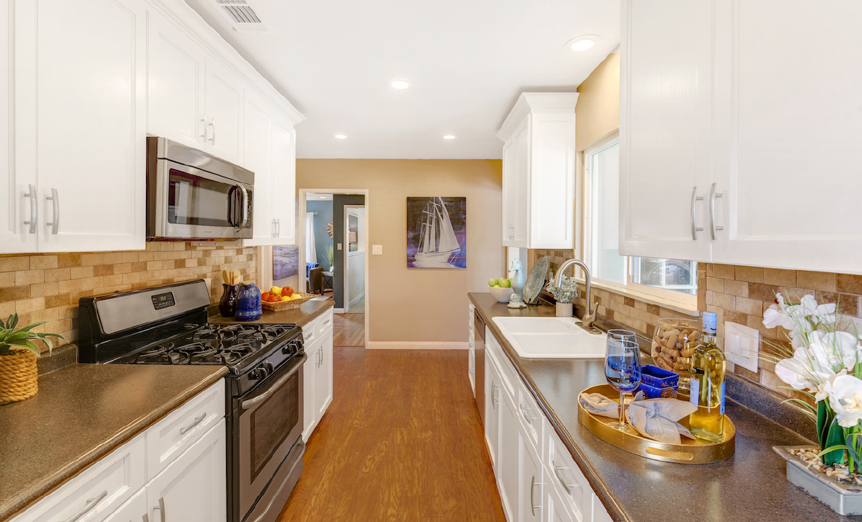 2288 Stearnlee Avenue, Long Beach CA: