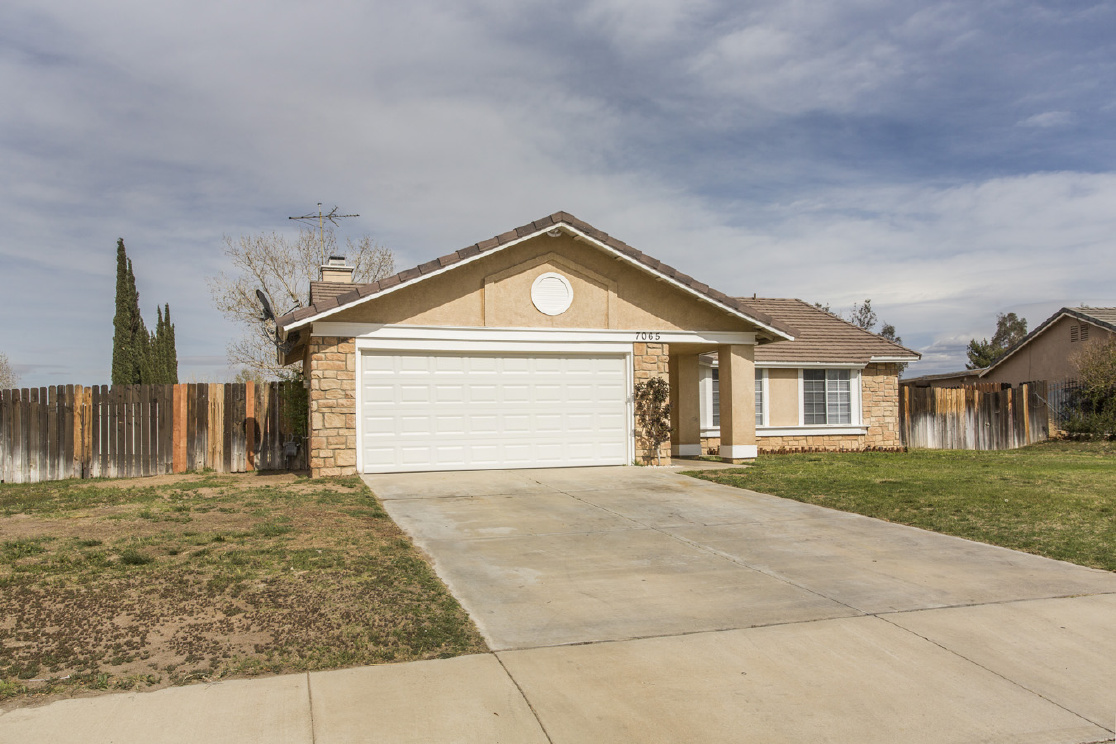 7065 Loma Vista Avenue, Hesperia CA: 