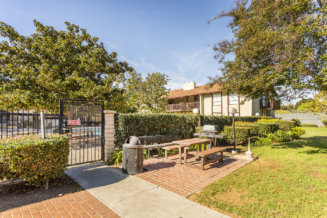 1000 W Macarthur Boulevard, Santa Ana CA: 