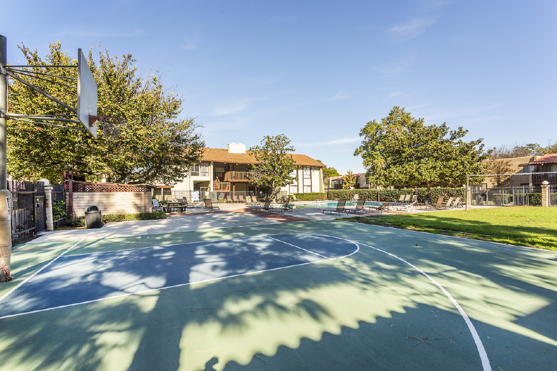 1000 W Macarthur Boulevard, Santa Ana CA: 