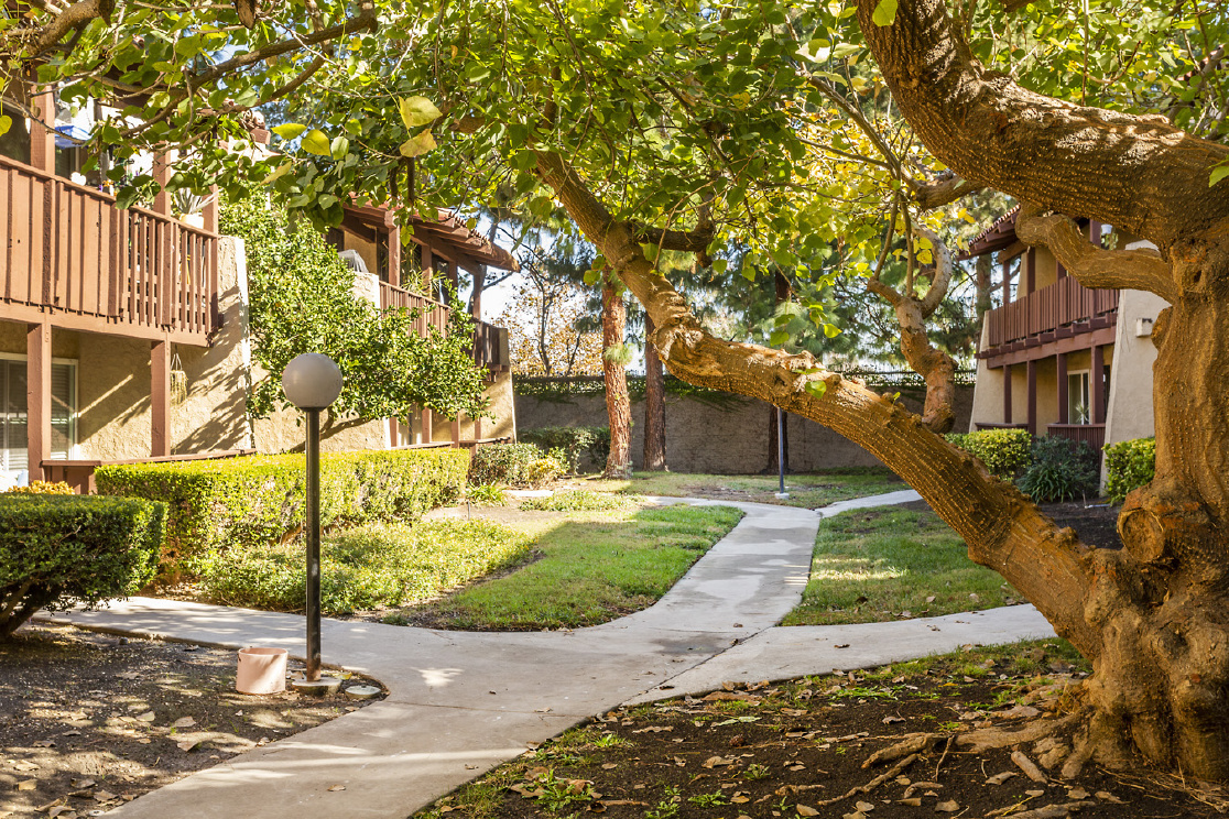 1000 W Macarthur Boulevard, Santa Ana CA: 