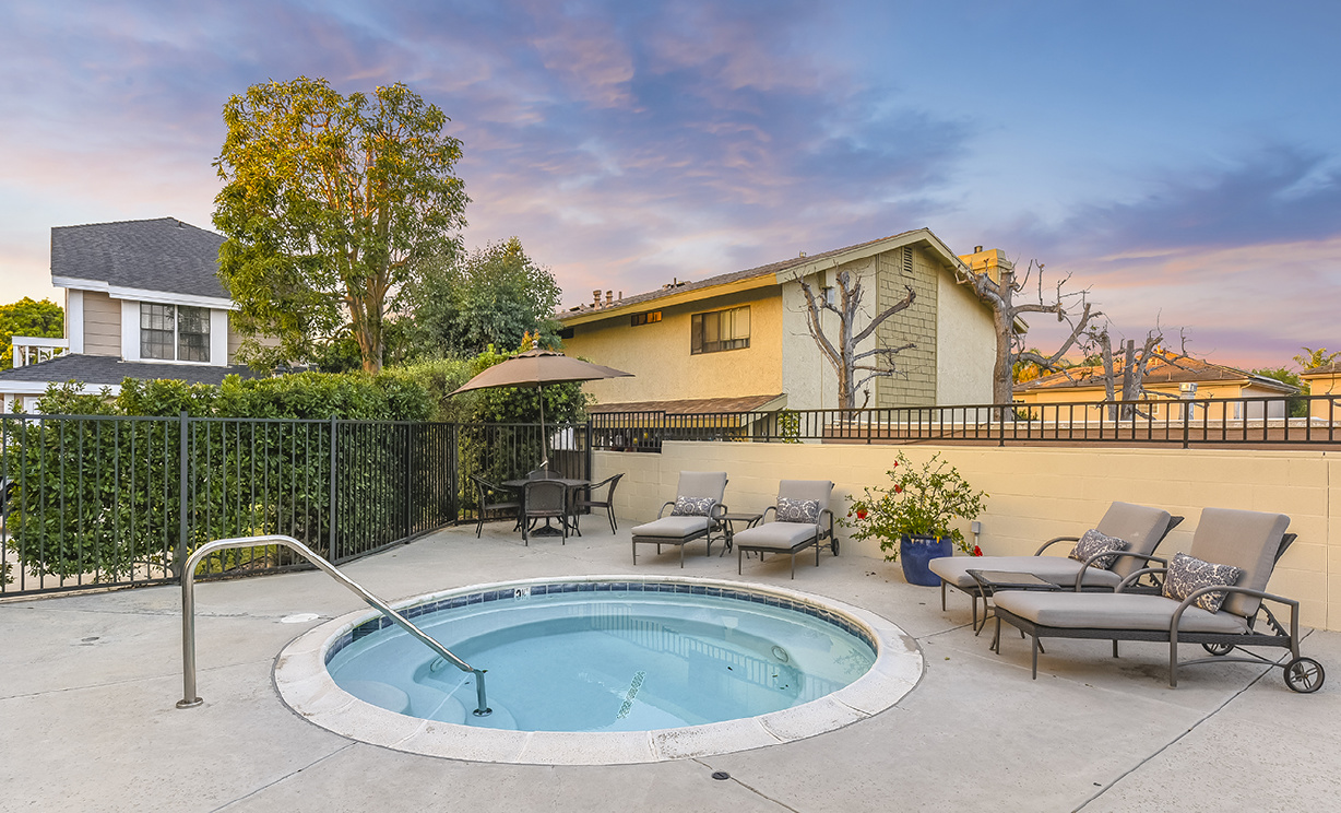 2442 Elden Avenue, Costa Mesa CA: 