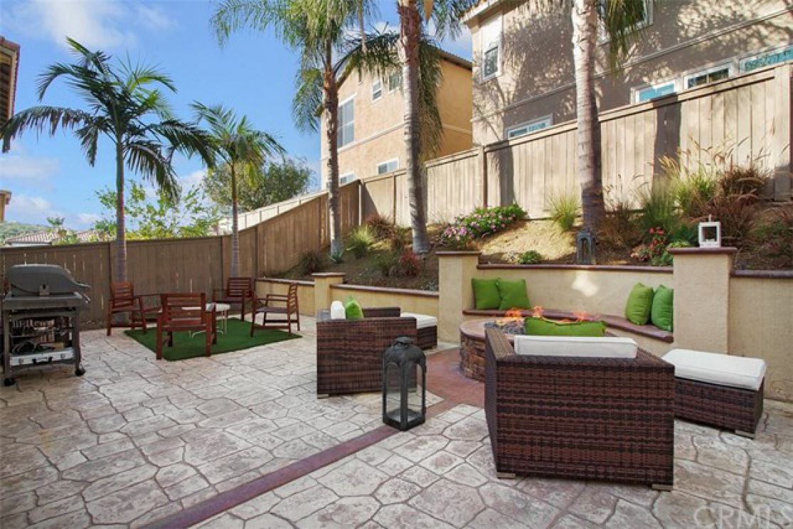 2279 De Sutter Drive, Tustin CA: