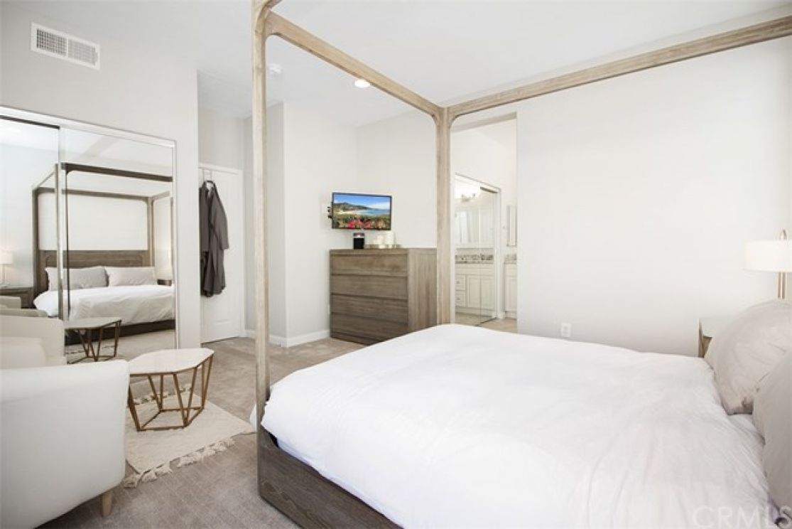 2279 De Sutter Drive, Tustin CA: