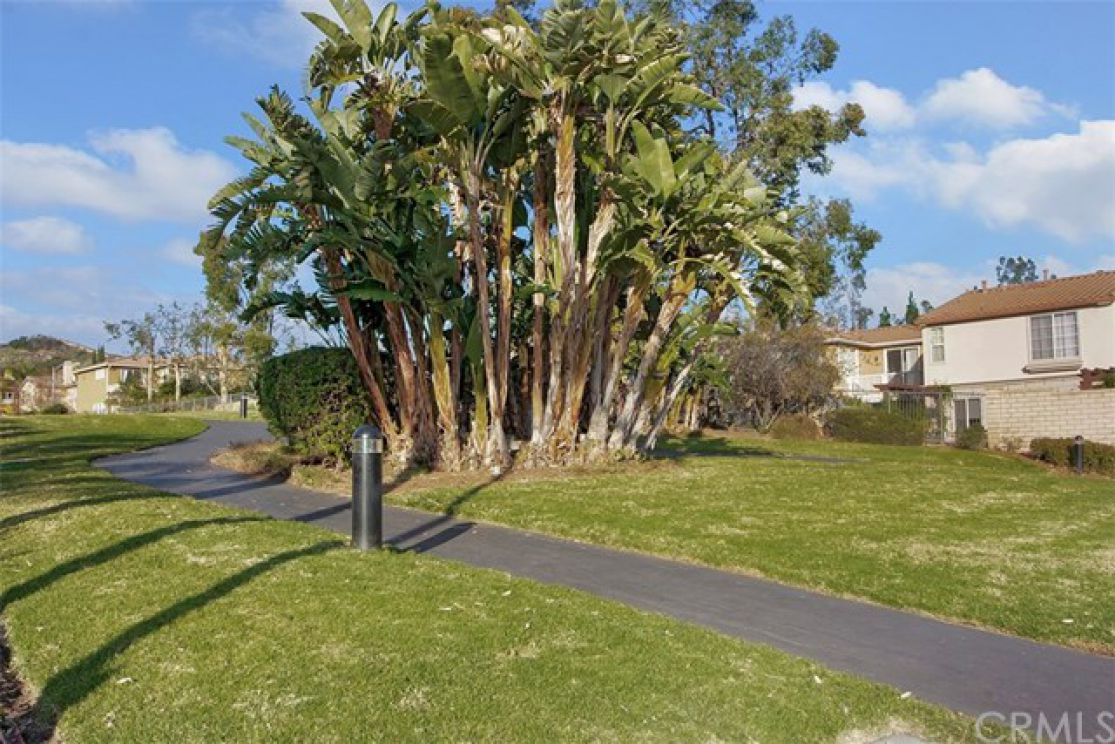 2279 De Sutter Drive, Tustin CA: