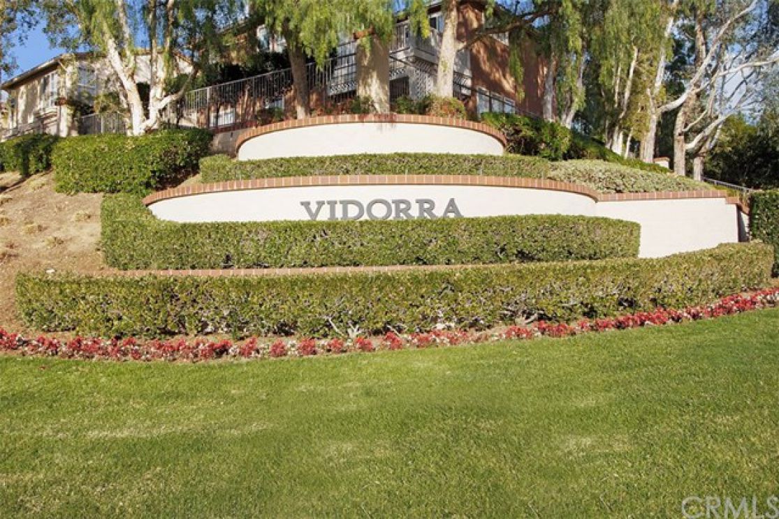 2279 De Sutter Drive, Tustin CA: