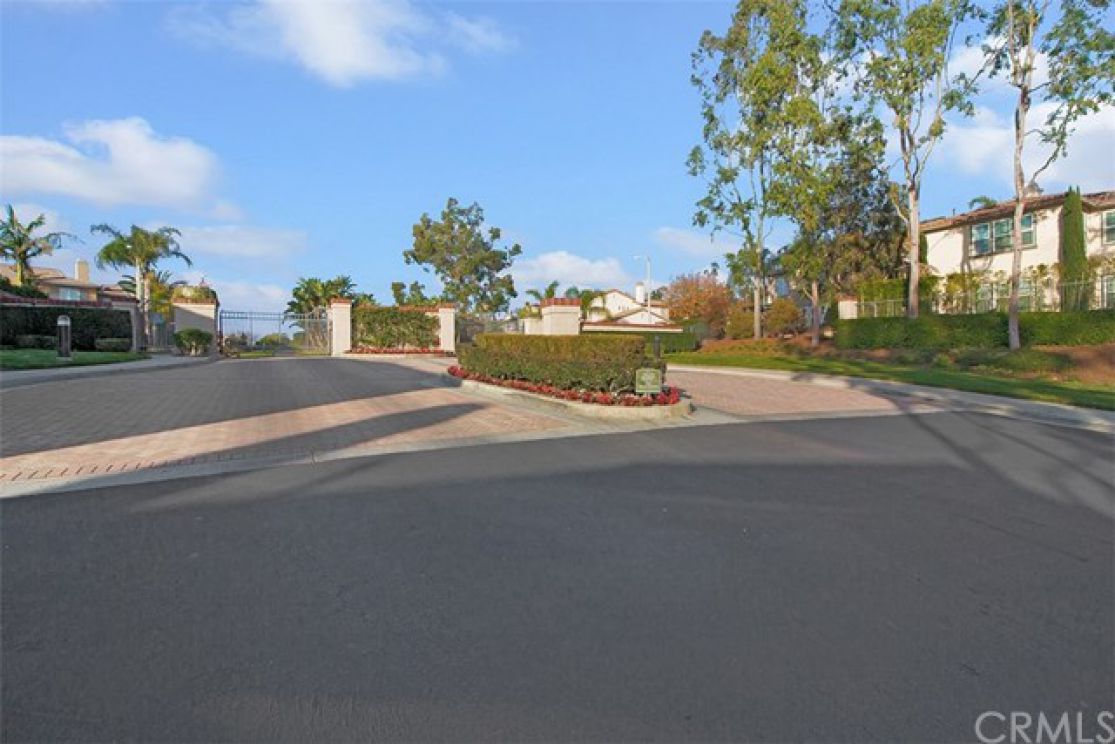 2279 De Sutter Drive, Tustin CA: