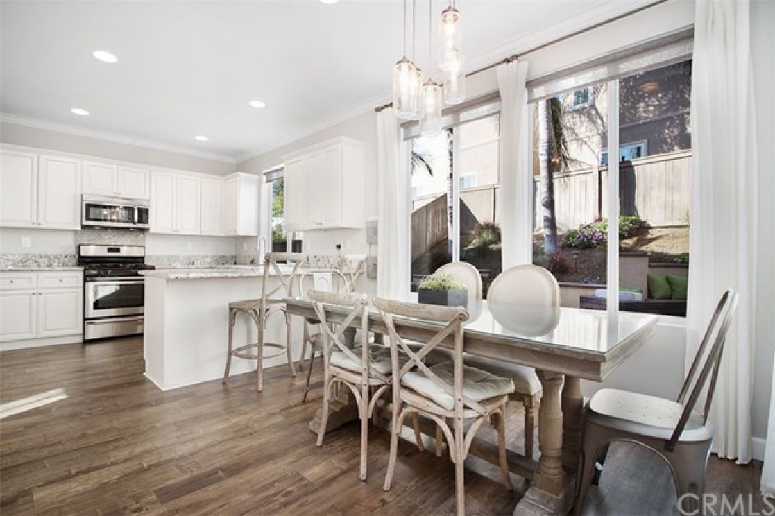 2279 De Sutter Drive, Tustin CA: