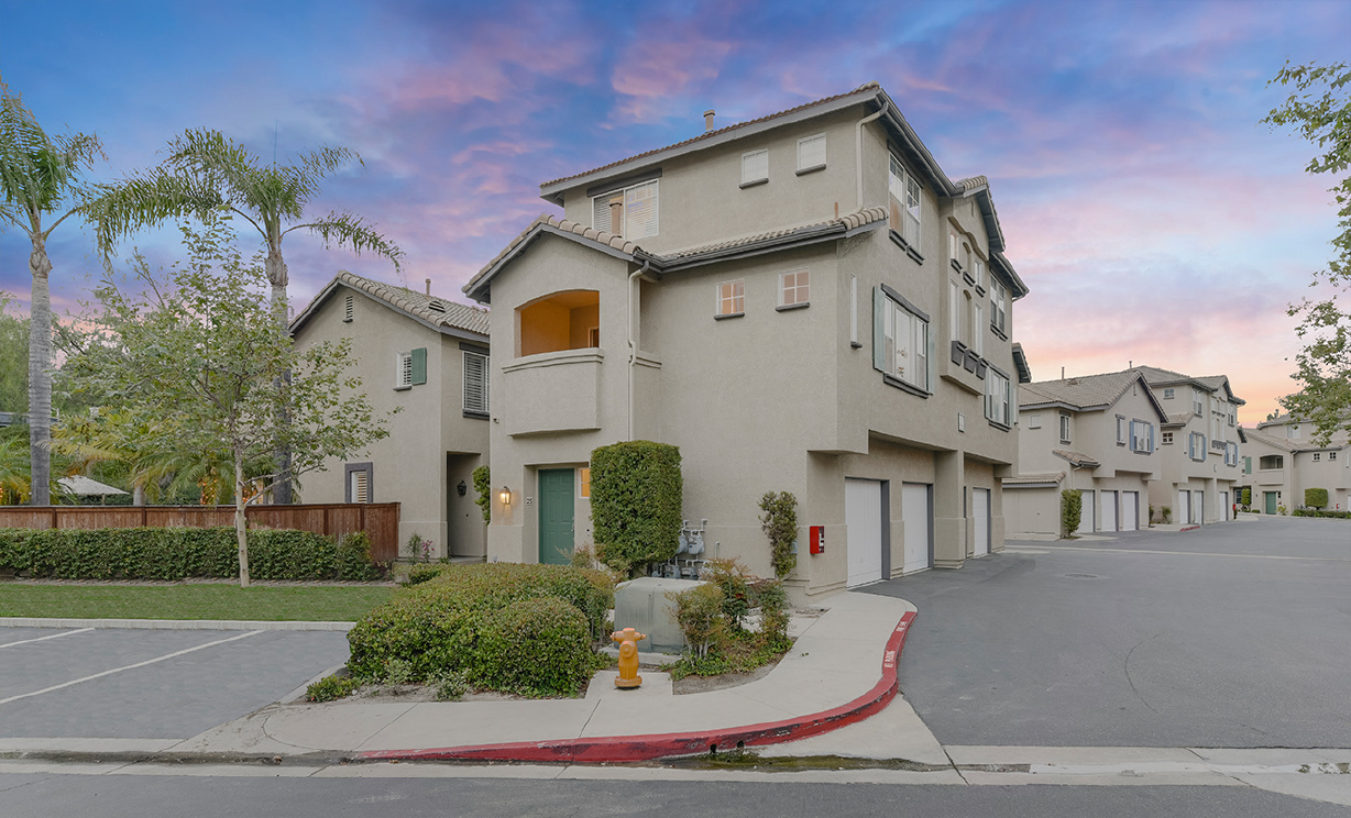 25 White Sands, Trabuco Canyon CA: 