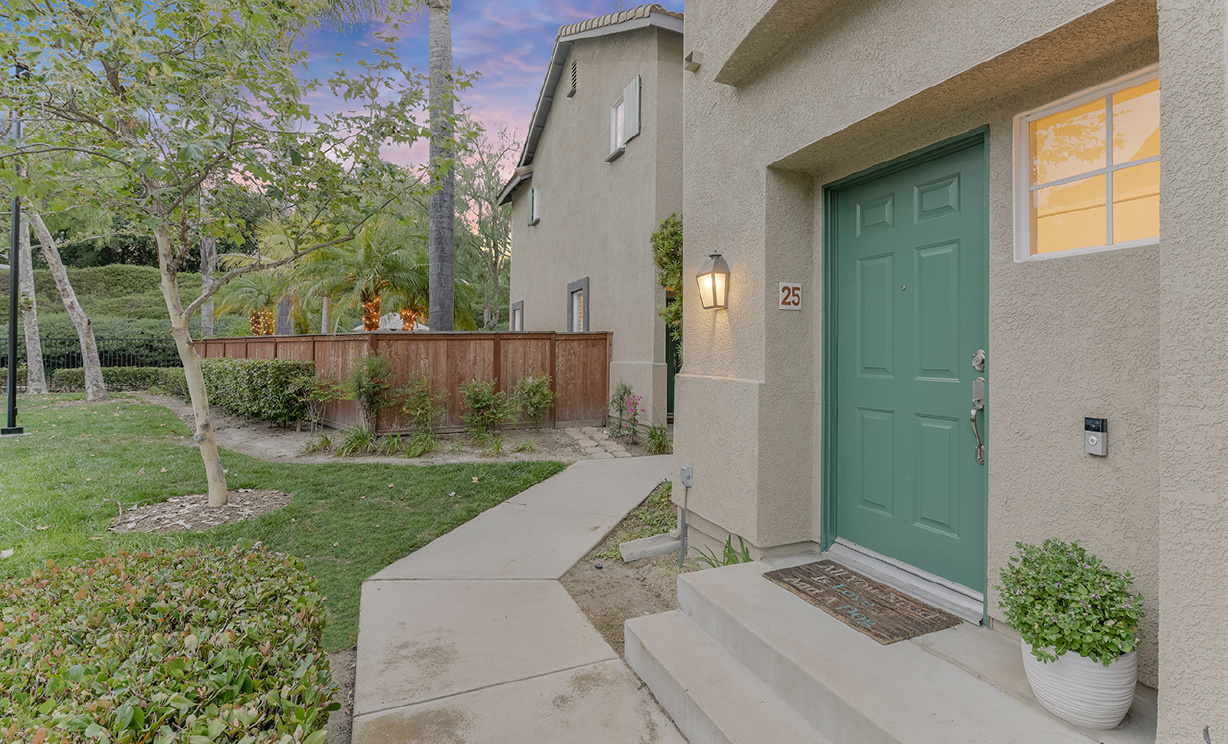 25 White Sands, Trabuco Canyon CA: 