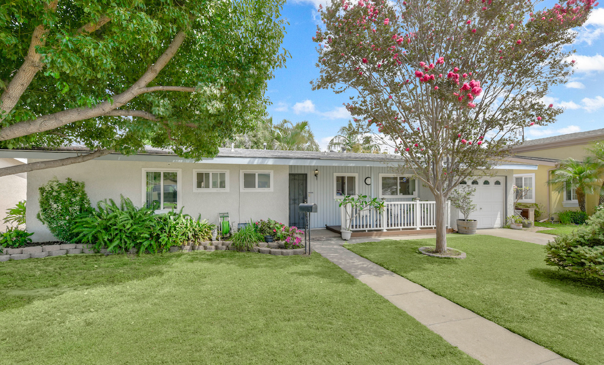 6959 E El Roble Street, Long Beach CA: 