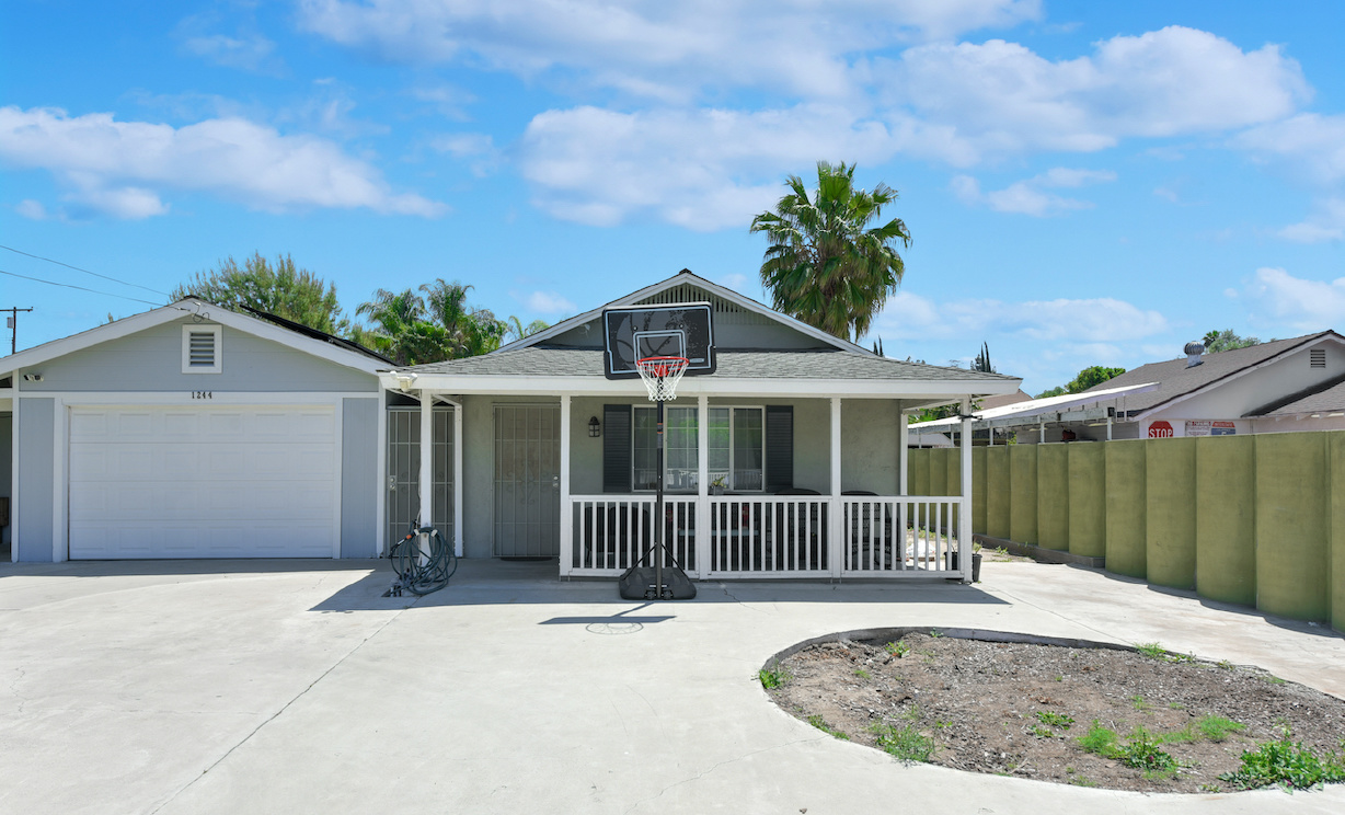 1244 N Orange Street, Riverside CA: 