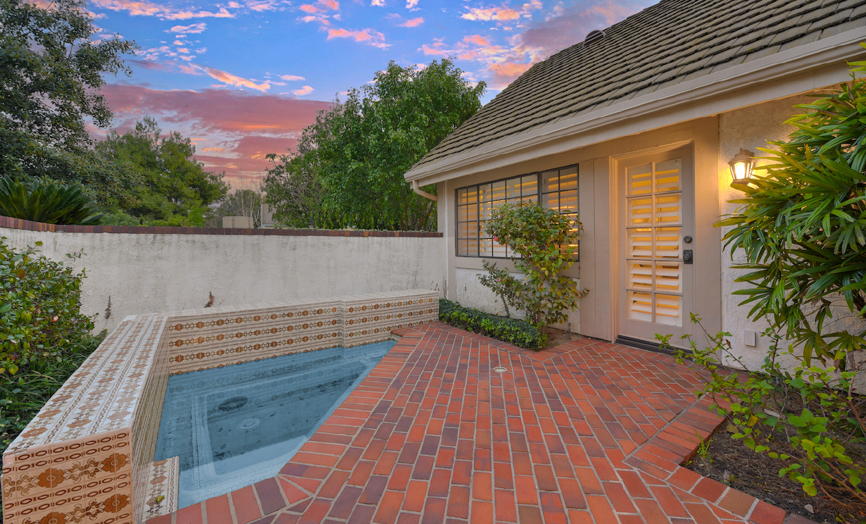 6960 E Via El Estribo, Anaheim Hills CA: 