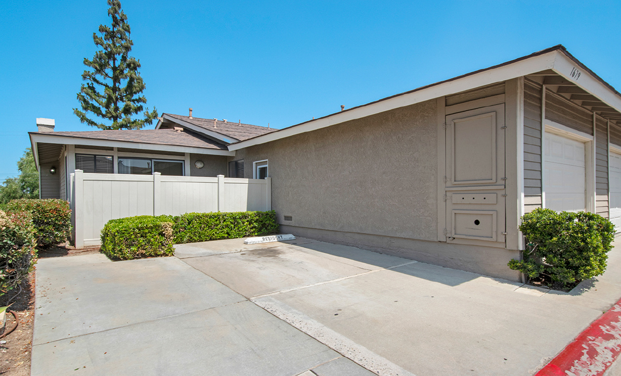 1679 Persimmon Street, Corona CA: 