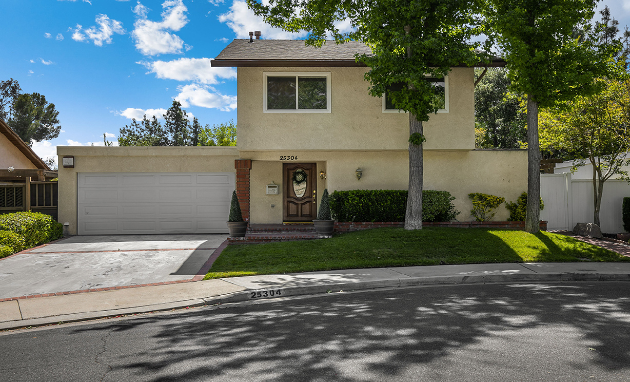 25304 Avenida Cappela, Valencia CA: 